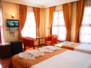 Chambre triple supérieure | Literie de qualité, lit avec matelas Select Comfort