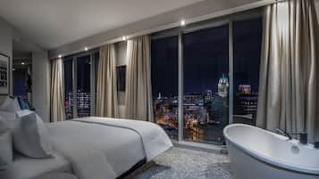 Suite citadine avec un lit king et vue sur le Vieux-Québec | Literie de qualité supérieure, minibar, coffres-forts dans les chambres