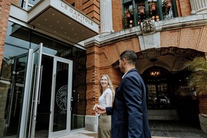 Front of property - Le Capitole Hôtel (Québec City)