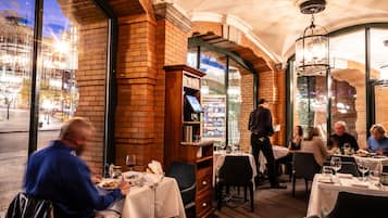 Se sirven desayunos, comidas, cenas y cocina italiana
