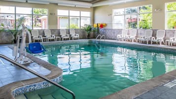 Una piscina cubierta