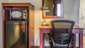 A compact kitchenette with a microwave, refrigerator, and a small table with a lamp. - Quality Inn & Suites Ann Arbor Hwy 23 (Ann Arbor)