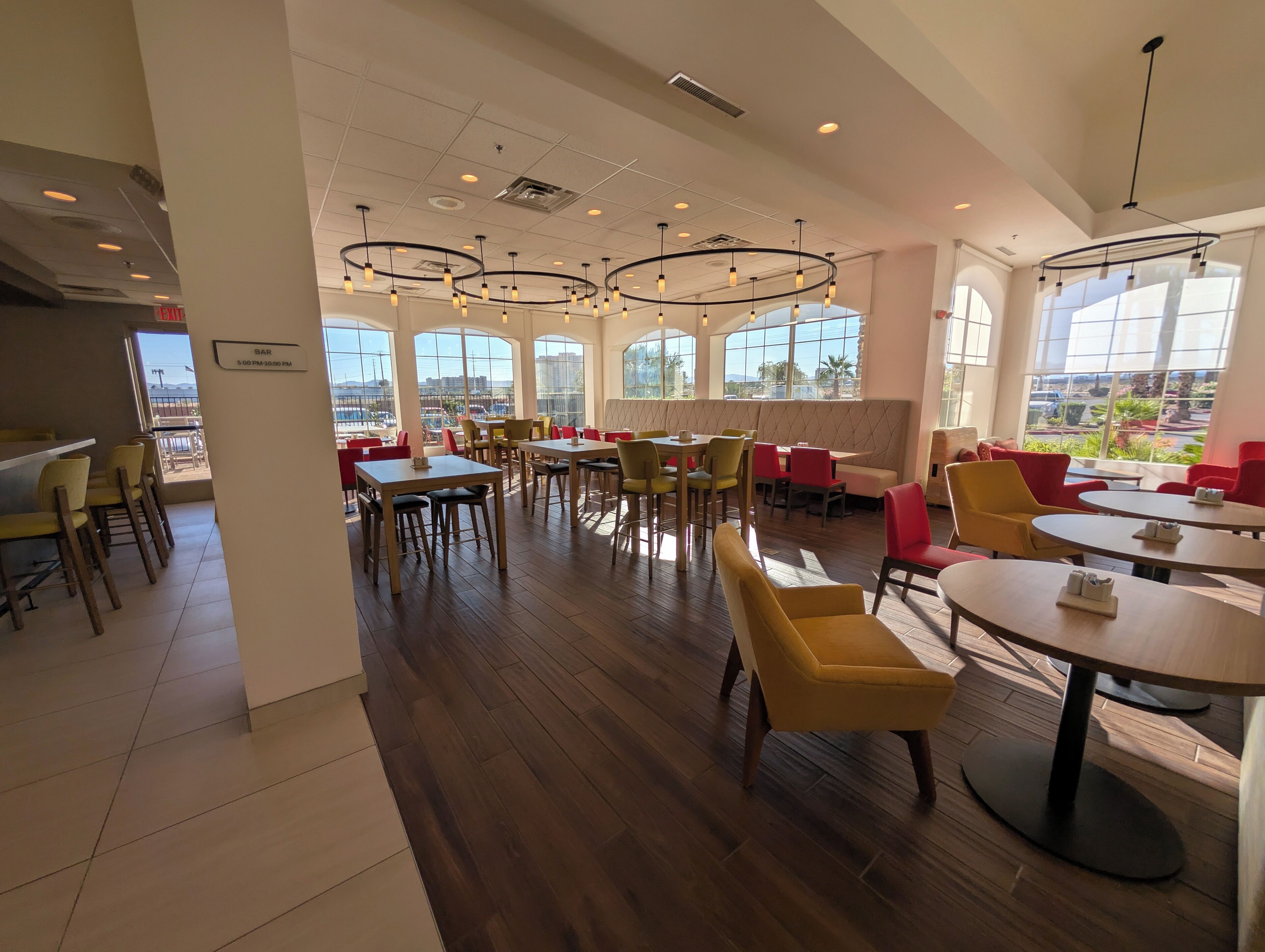 Serveert ontbijt en diner