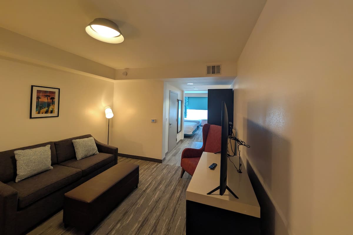 Zimmersafe, Bügeleisen/Bügelbrett, kostenlose Babybetten