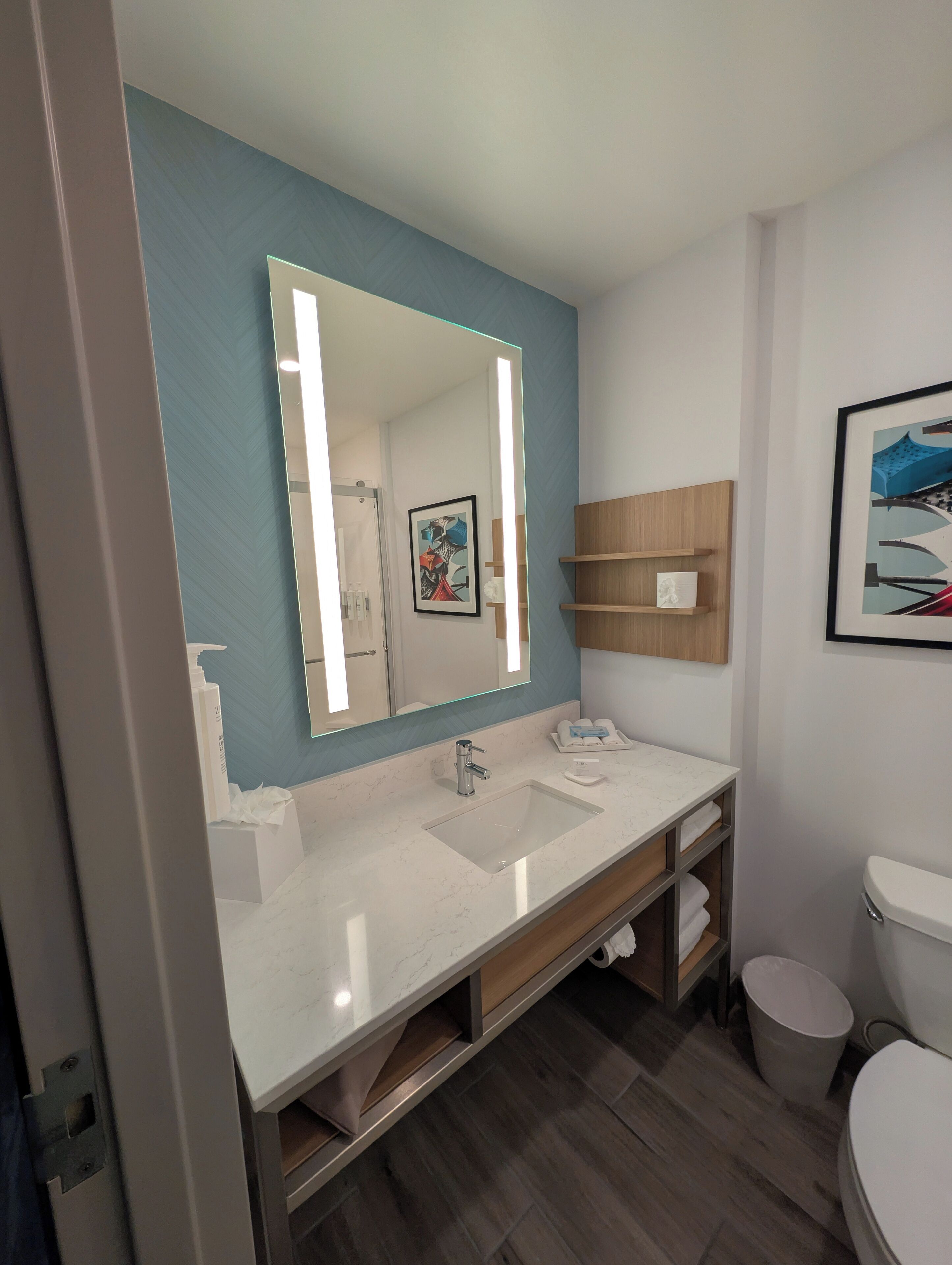 One king evolution | Bathroom | Free toiletries, hair dryer, towels, soap