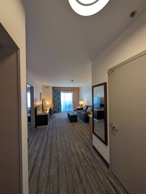 Suite, toegankelijk voor mindervaliden | Een strijkplank/strijkijzer, gratis babybedden, gratis wifi, beddengoed