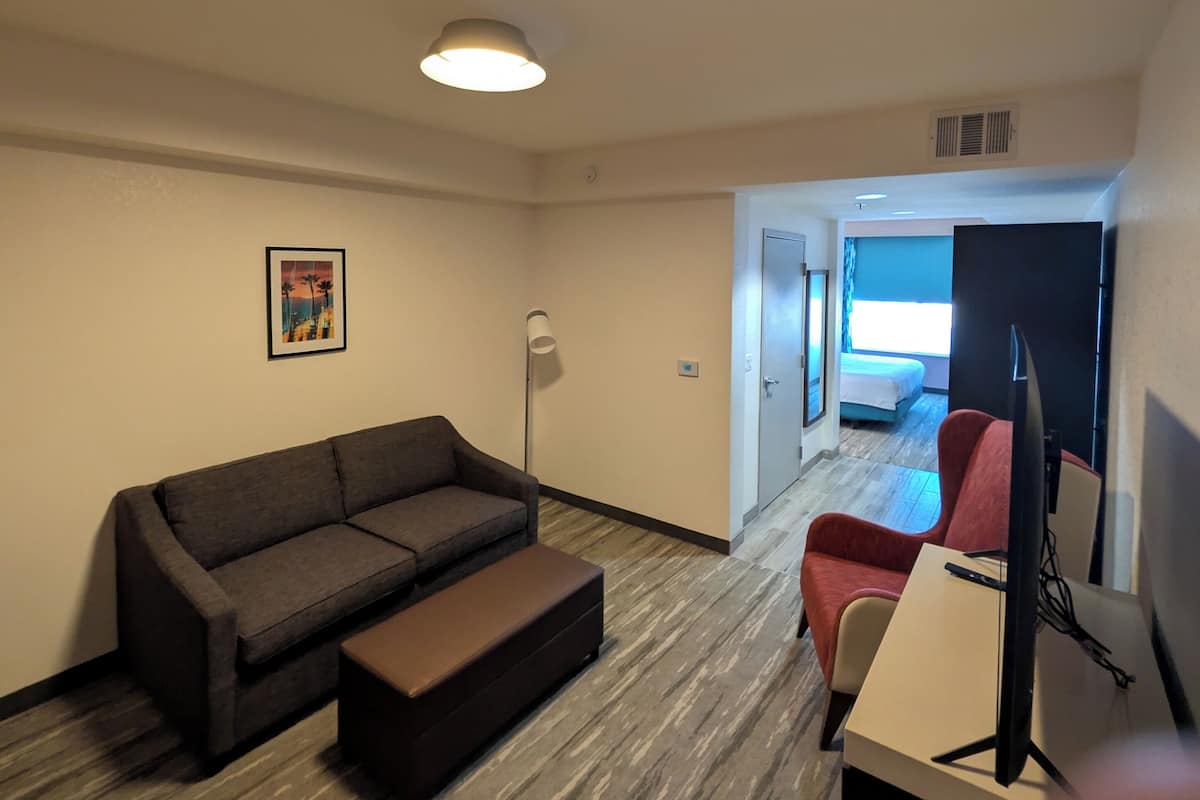 Junior Suite, 1 King-Bett | Zimmersafe, Bügeleisen/Bügelbrett, kostenlose Babybetten