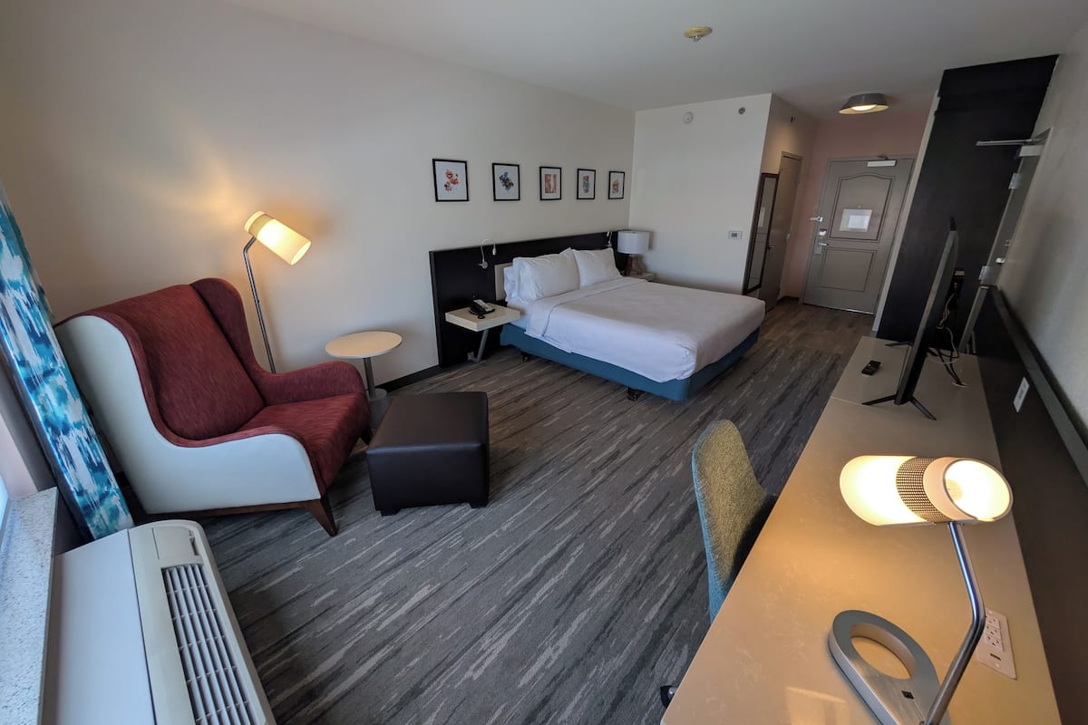 Evolution, 1 King-Bett | Zimmersafe, Bügeleisen/Bügelbrett, kostenlose Babybetten