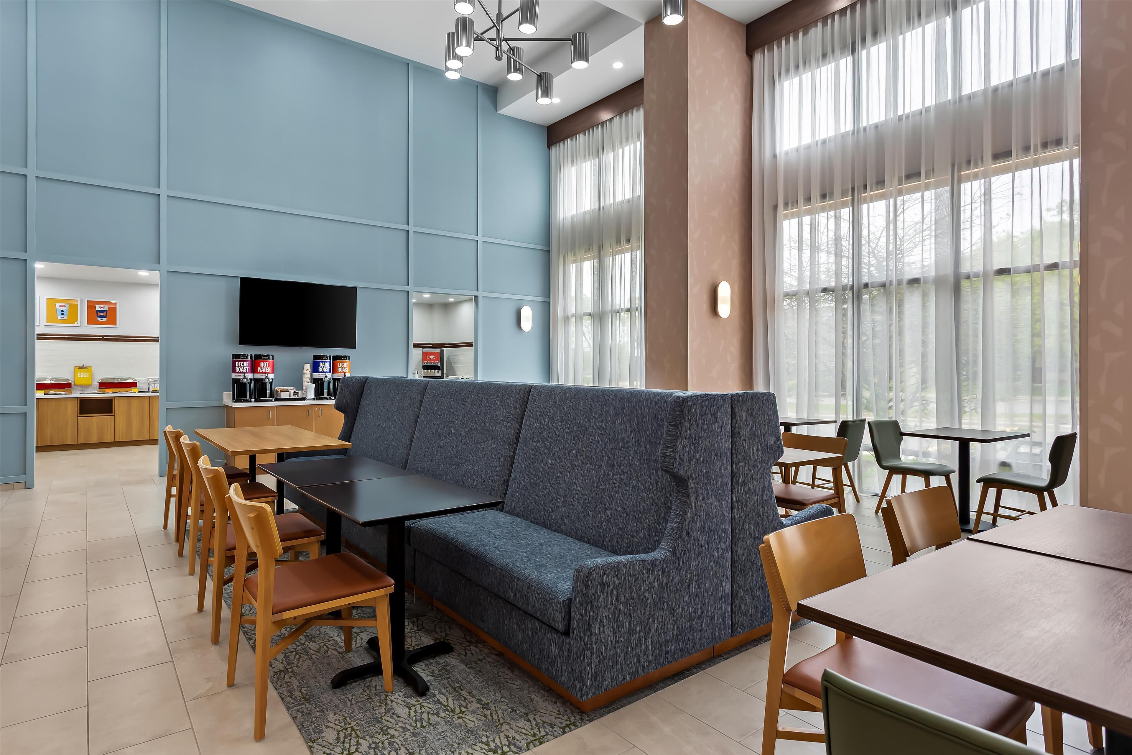 free daily continental breakfast