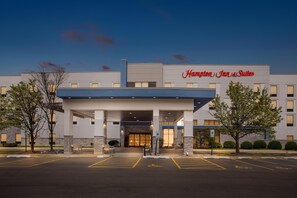Exterior - Hampton Inn & Suites Bolingbrook (Bolingbrook)