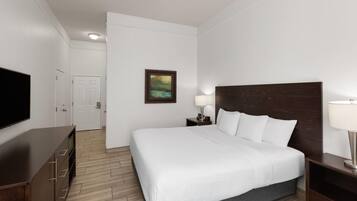 Premium bedding, desk, iron/ironing board, free cots/infant beds