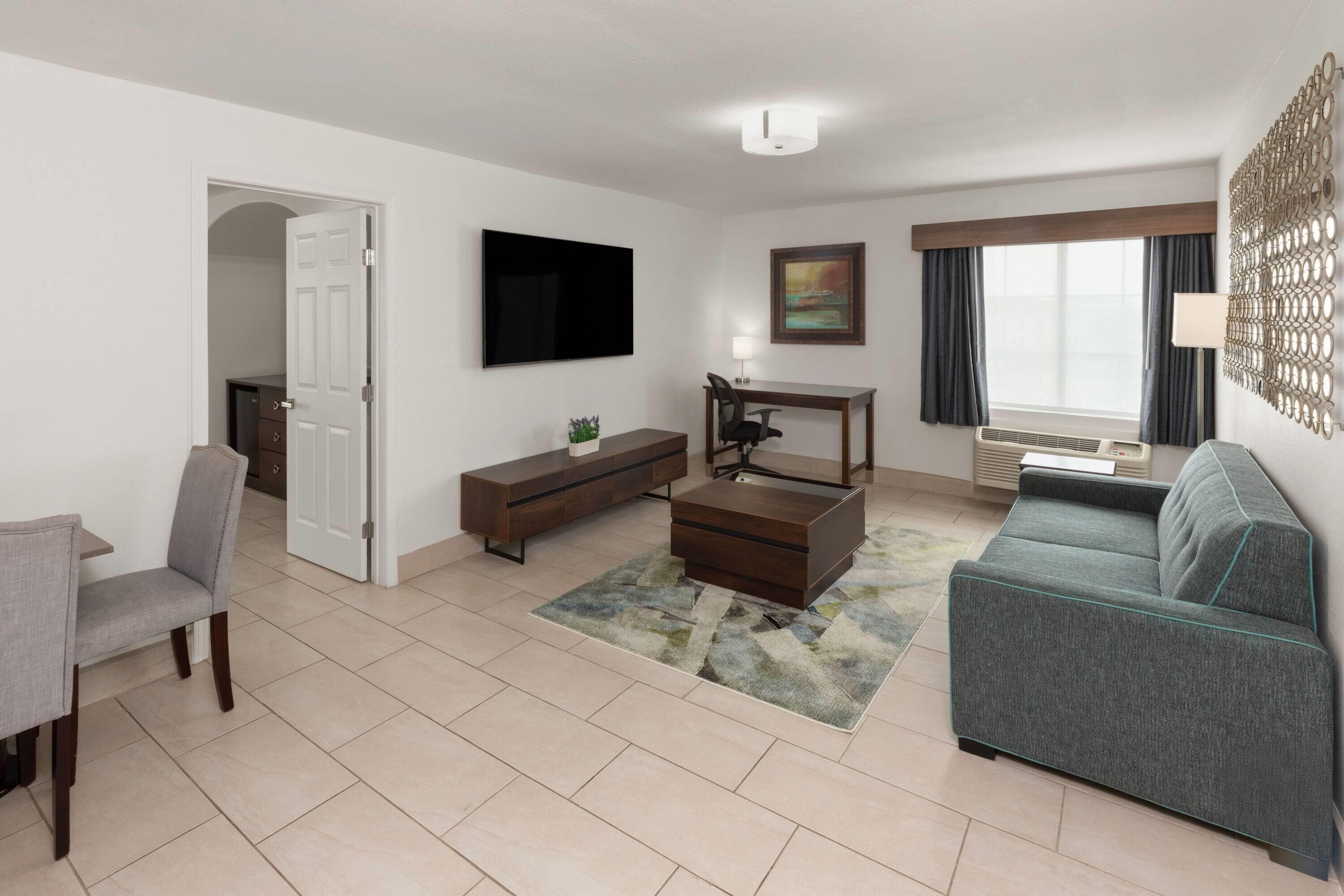 Suite, 1 cama King size, para no fumadores | Ropa de cama de alta calidad y escritorio 