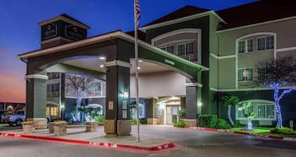 La Quinta Inn & Suites by Wyndham Laredo Airport