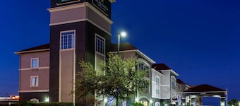 La Quinta Inn & Suites by Wyndham Laredo Airport