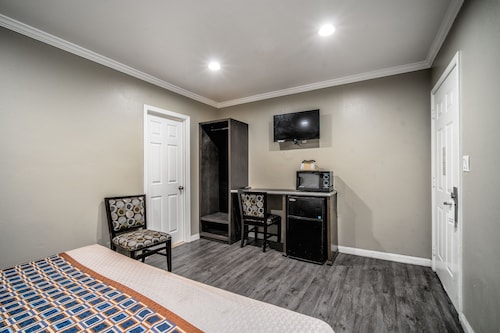 Regency Inn & Suites