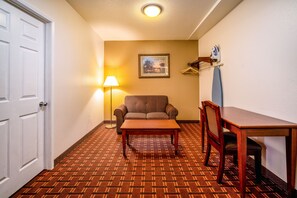 Habitació estàndard, 1 llit de matrimoni gran | Escriptori, planxa i posts de planxar i wifi gratuïta 