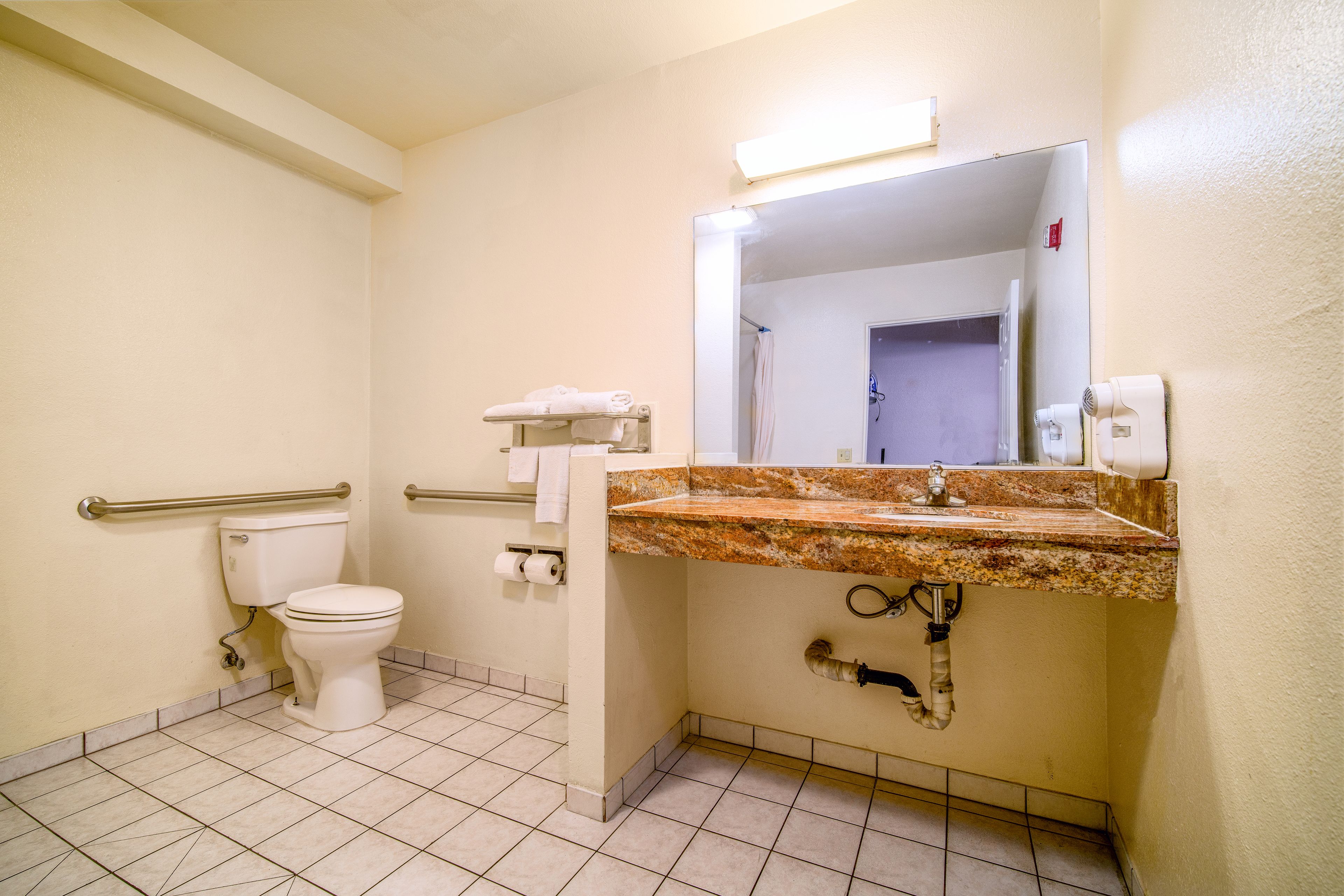 Photo - Regency Inn & Suites Downey