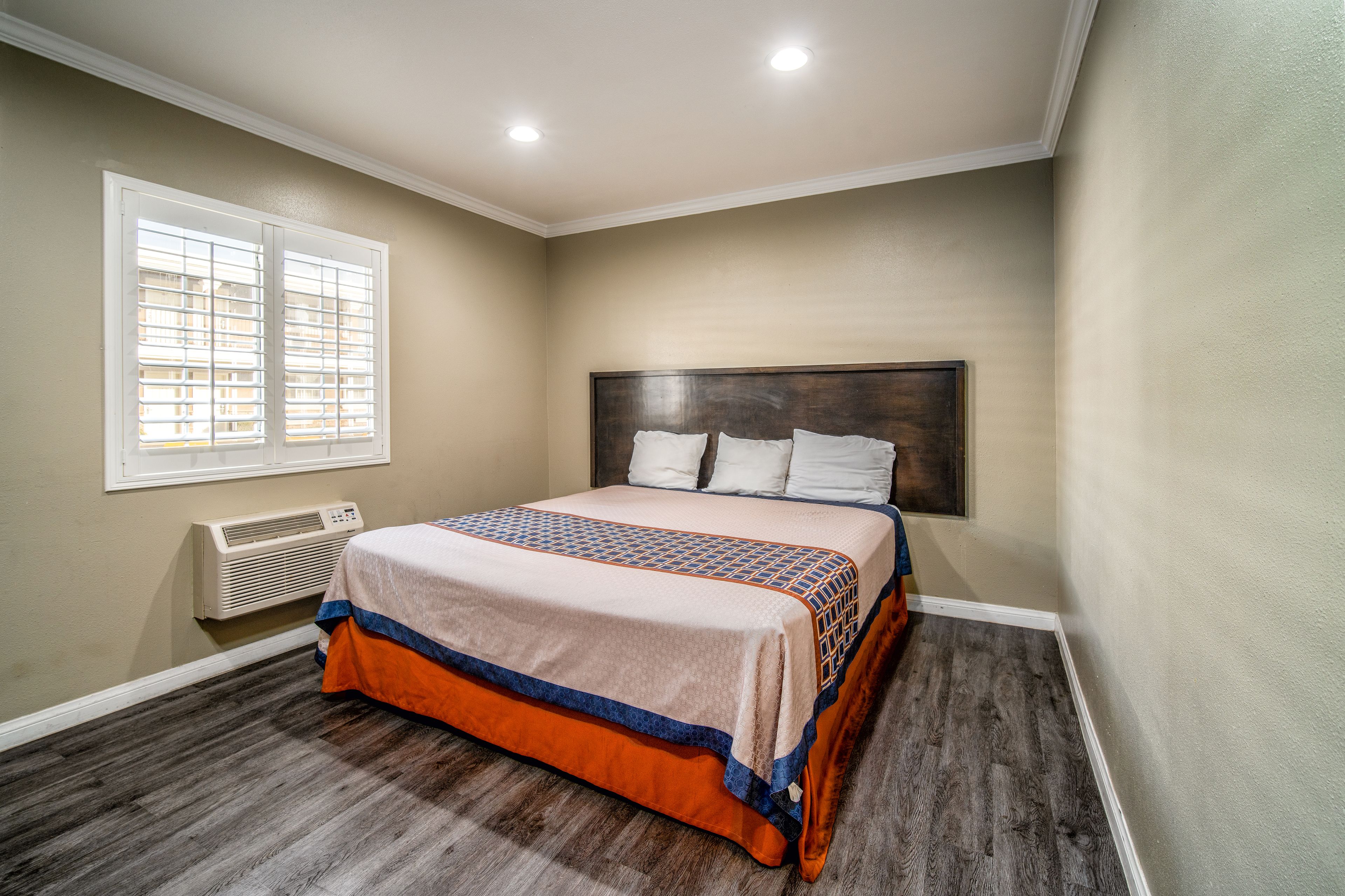 Photo - Regency Inn & Suites Downey