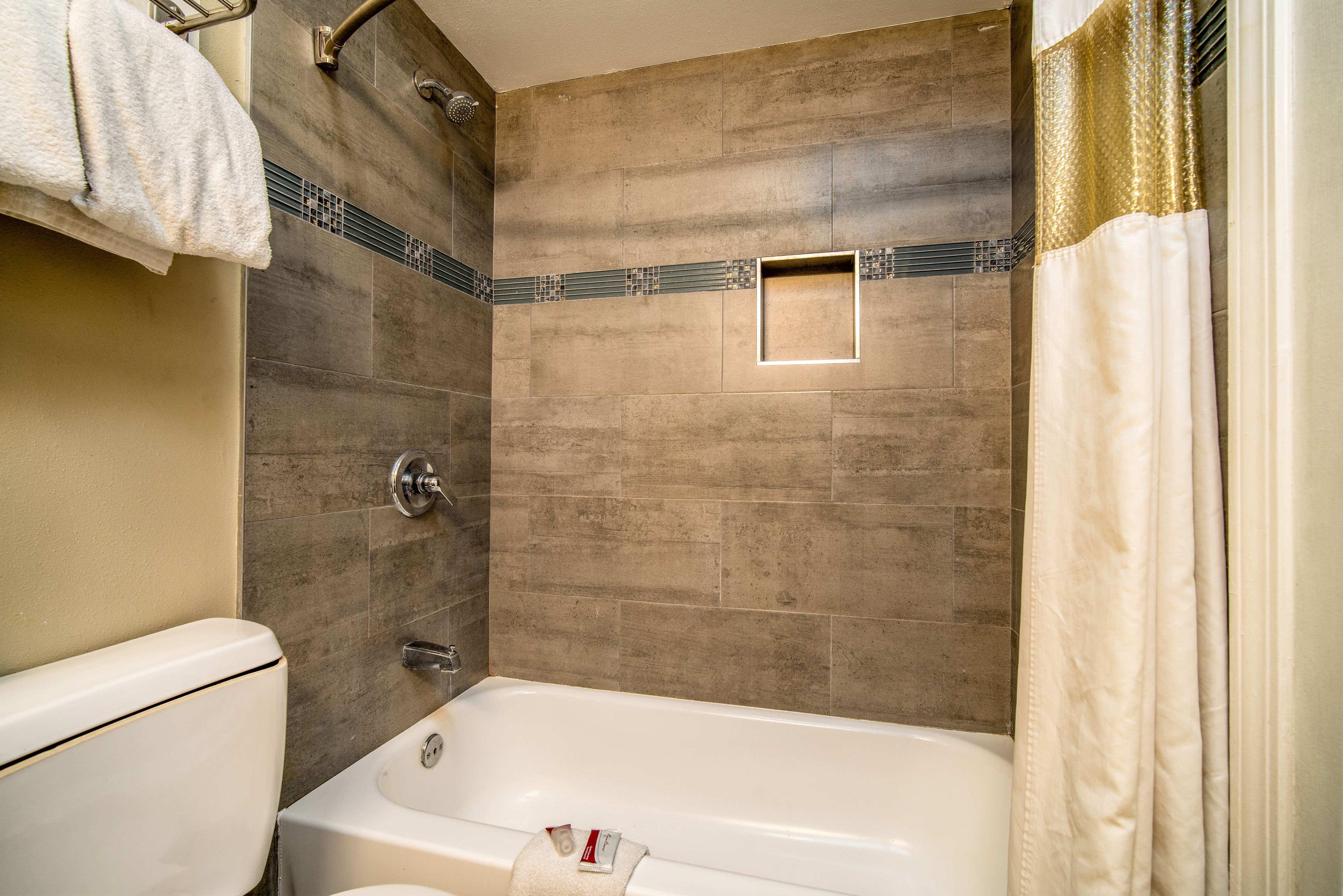 Photo - Regency Inn & Suites Downey