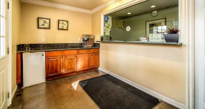 Regency Inn & Suites