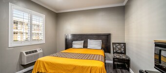 Regency Inn & Suites