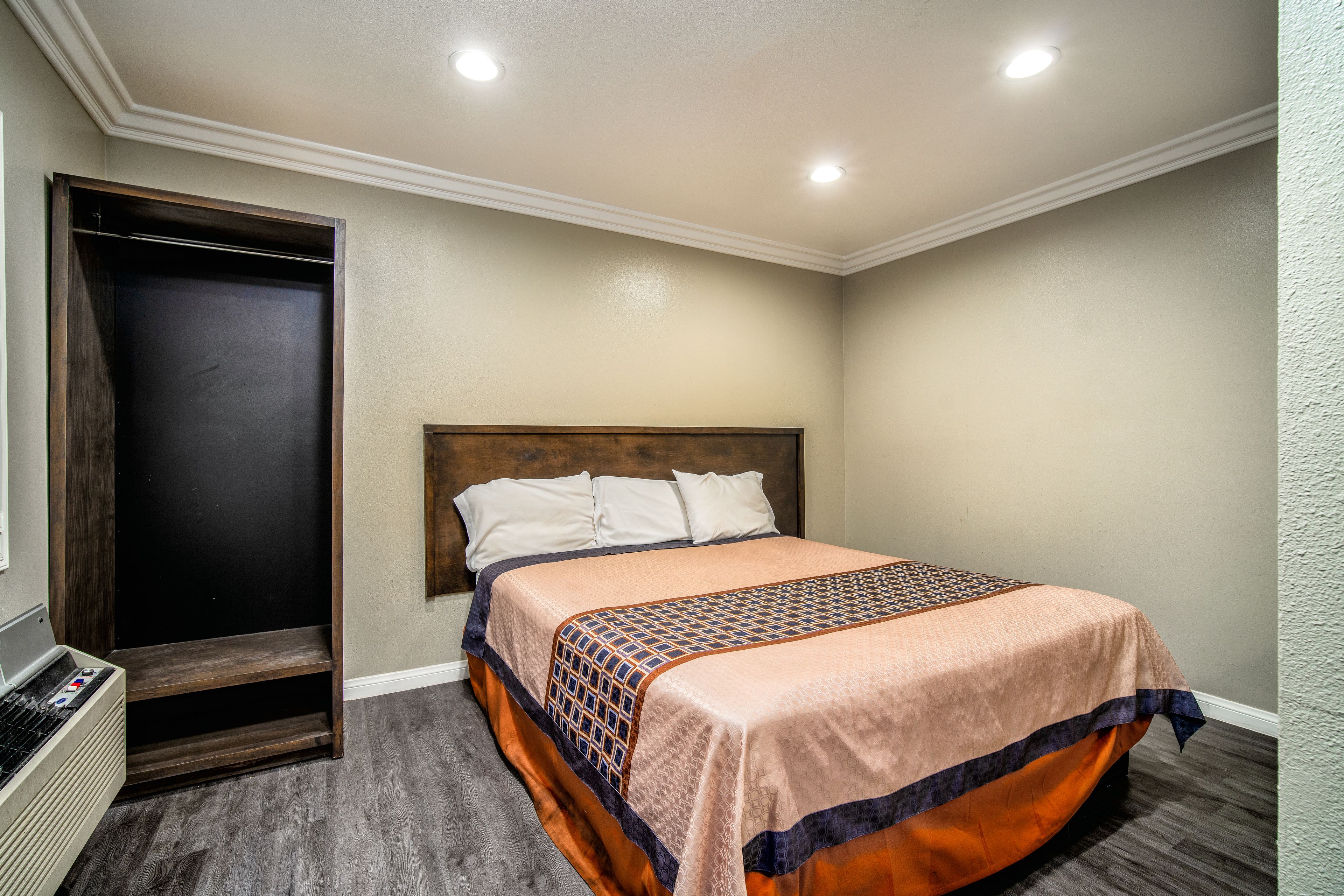 Photo - Regency Inn & Suites Downey
