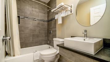 Combined shower/bathtub, hair dryer, towels