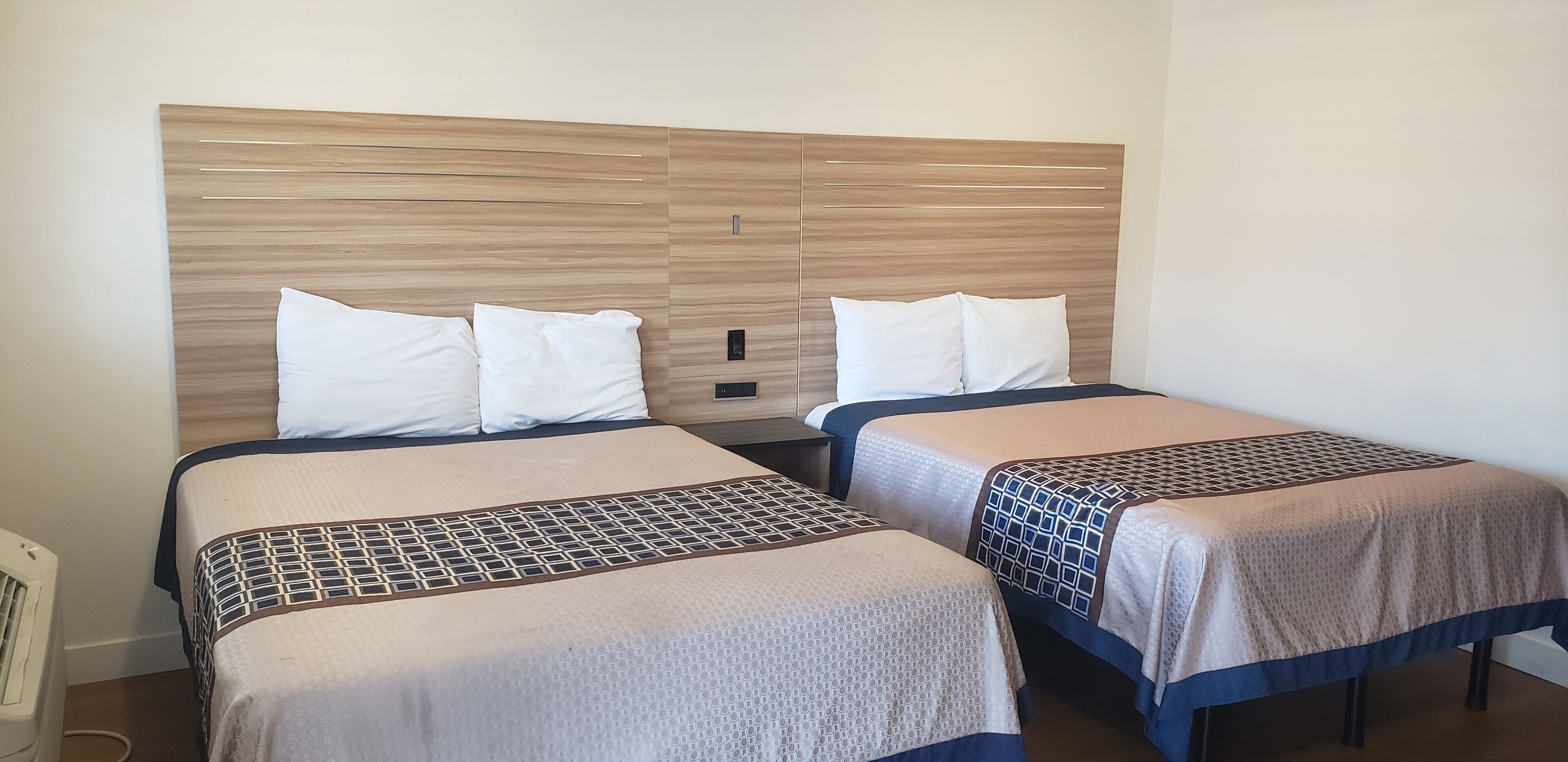Rom – standard, 2 queensize-senger | Skrivebord, strykejern/-brett og wi-fi (inkludert)