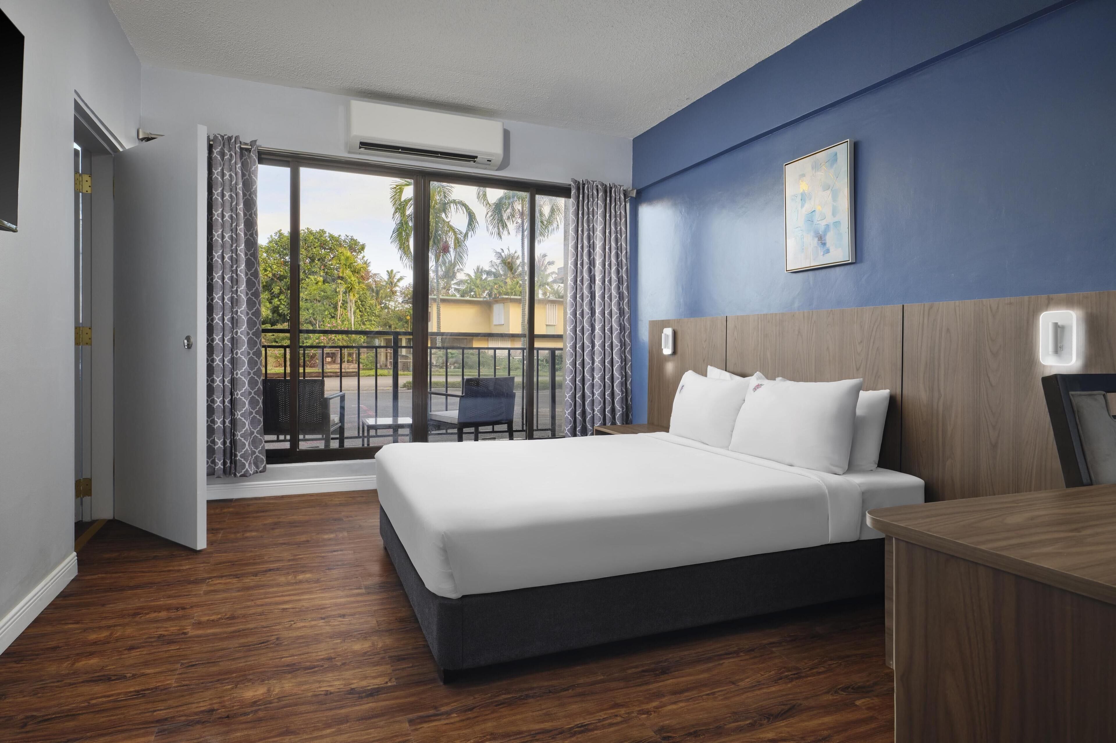 Chambre Standard, 1 grand lit, non-fumeurs, réfrigérateur et four à micro-ondes | Bureau, espace de travail pour ordinateur portable