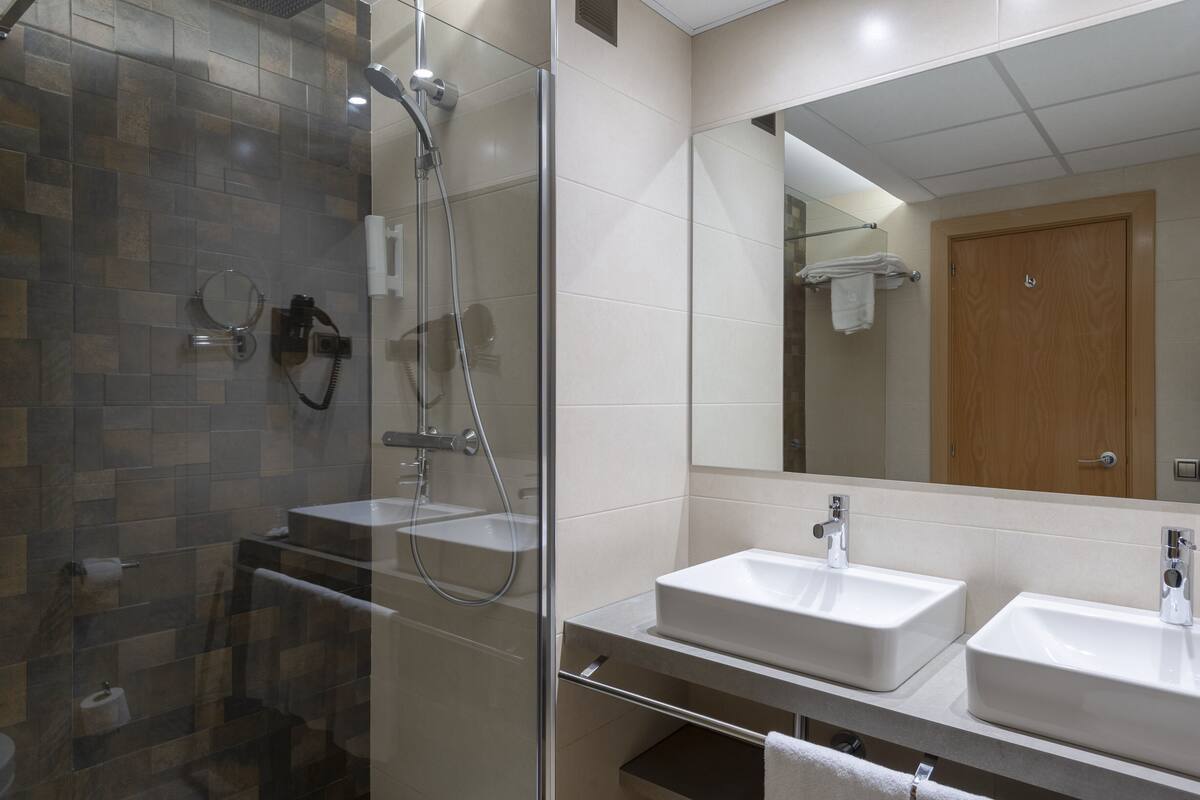 superior room, river view | bathroom | deep-soaking bathtub, hair dryer, bidet, towels
