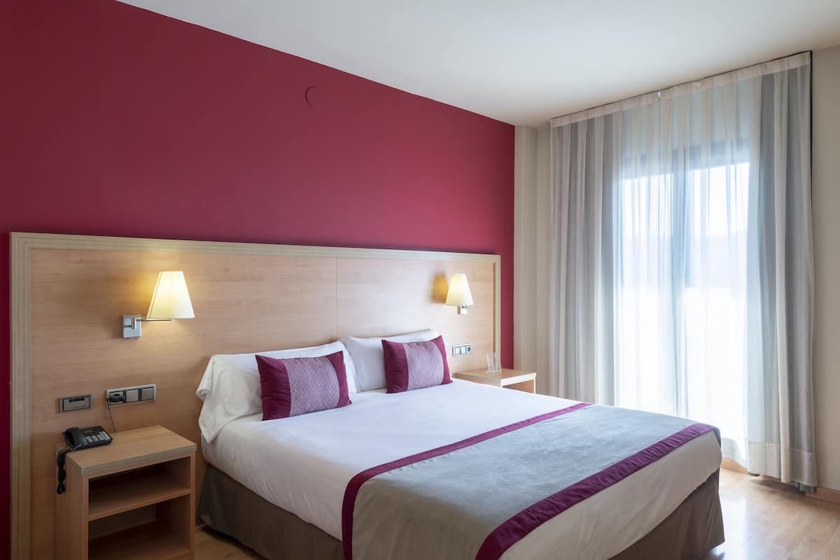Superior kamer, uitzicht op rivier | 1 slaapkamer, een bureau, verduisterende gordijnen, geluiddichte muren