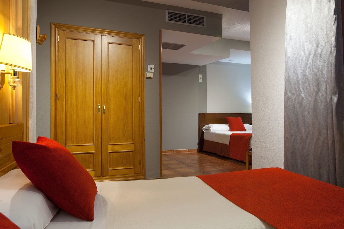 Desk, free WiFi, bed sheets