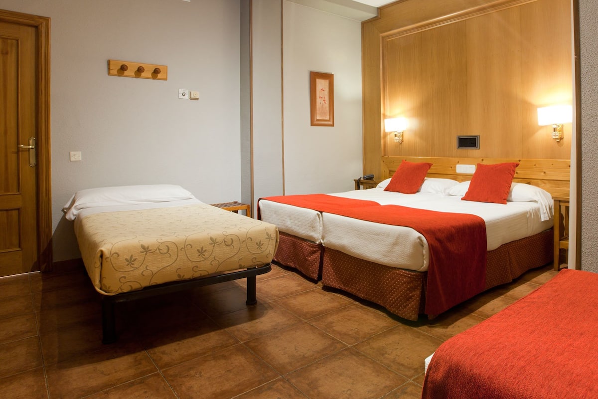 Desk, free WiFi, bed sheets