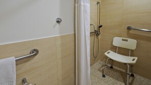 Rainfall showerhead, free toiletries, hair dryer, towels - Holiday Inn Irapuato by IHG (Irapuato)