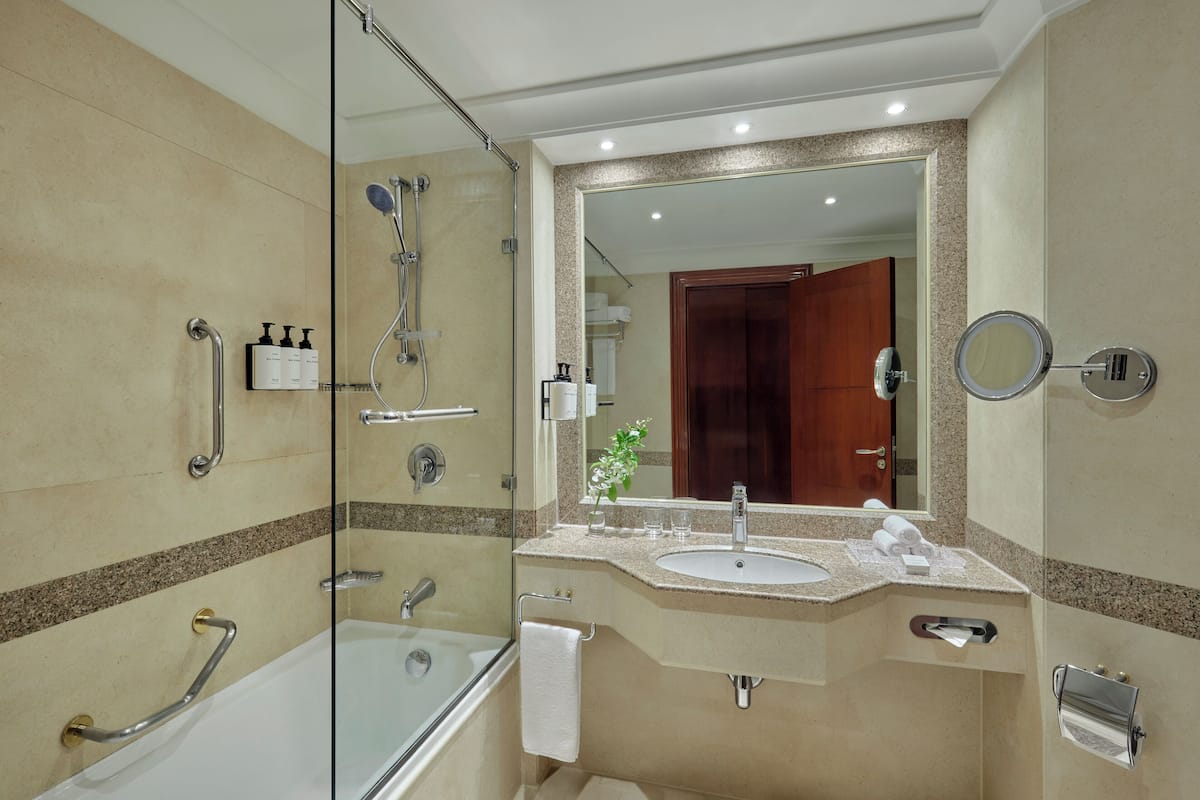 Combined shower/bathtub, free toiletries, hair dryer, bathrobes