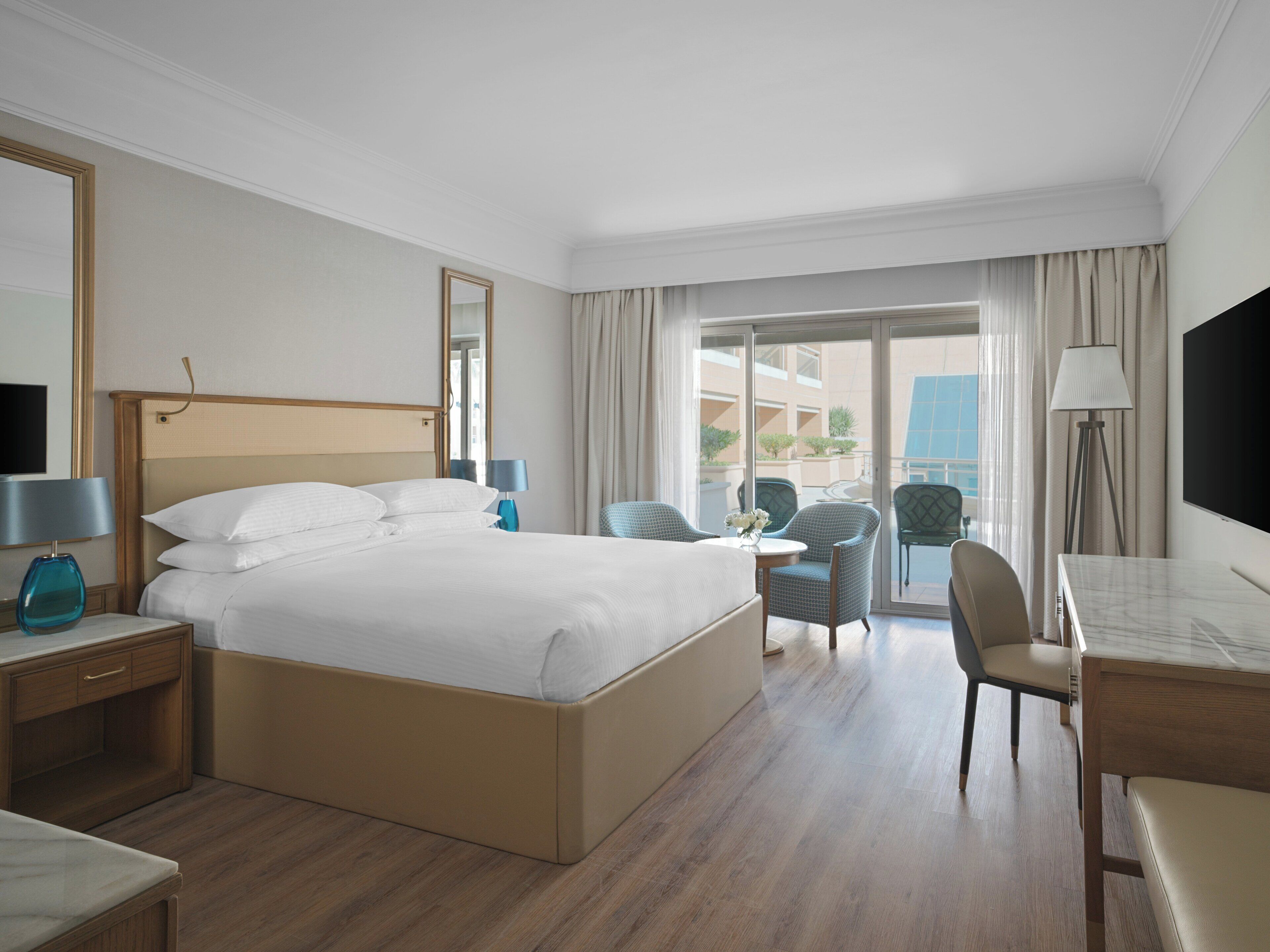 Classic-værelse - 1 kingsize-seng - adgang til pool | Dundyner, minibar, pengeskab på værelset, skrivebord