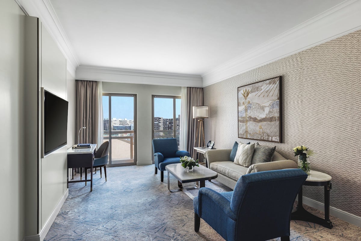 Down comforters, minibar, in-room safe, desk