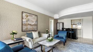 Suite, 1 chambre (Ergonomic Flex Space) | Couette en duvet d'oie, minibar, coffres-forts dans les chambres, bureau