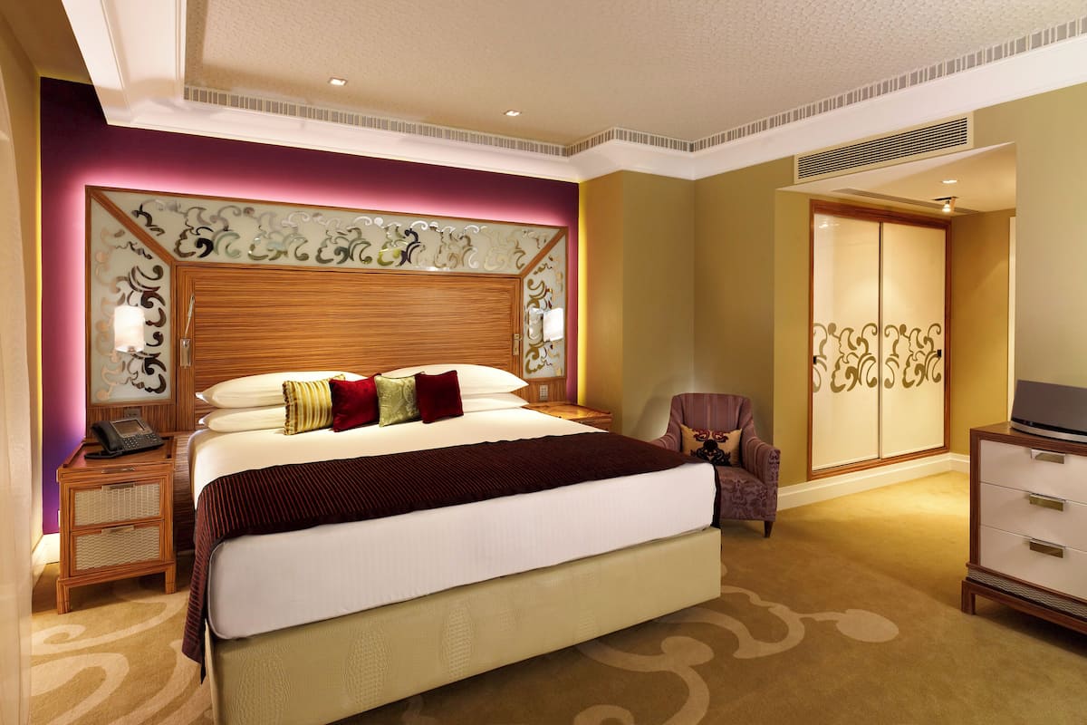 1 bedroom, down duvets, minibar, in-room safe