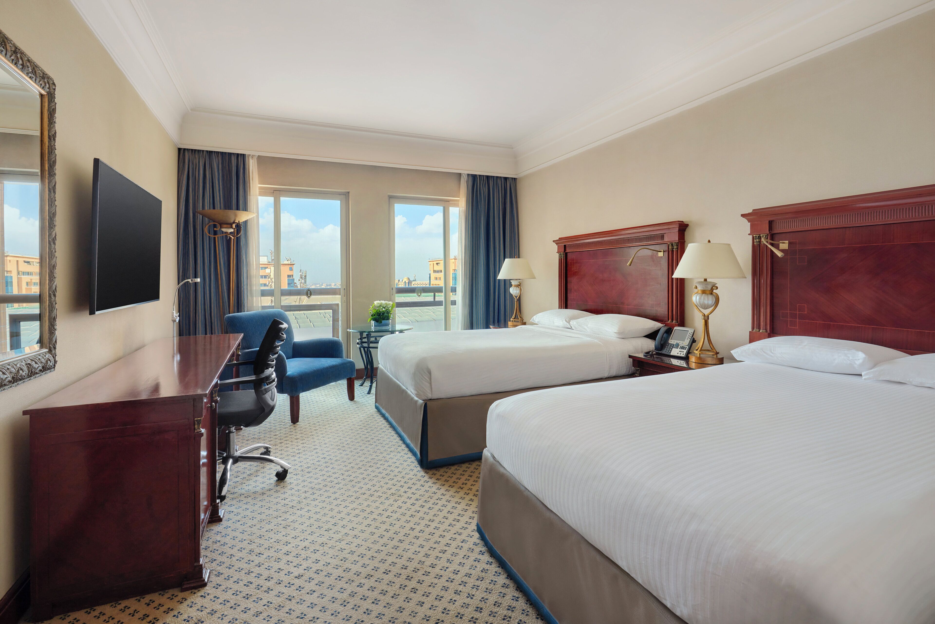 Rom – classic | Dundyner, minibar, safe på rommet og skrivebord