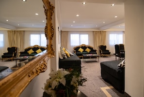 Deluxe Quadruple Room | Minibar, in-room safe, desk, free WiFi