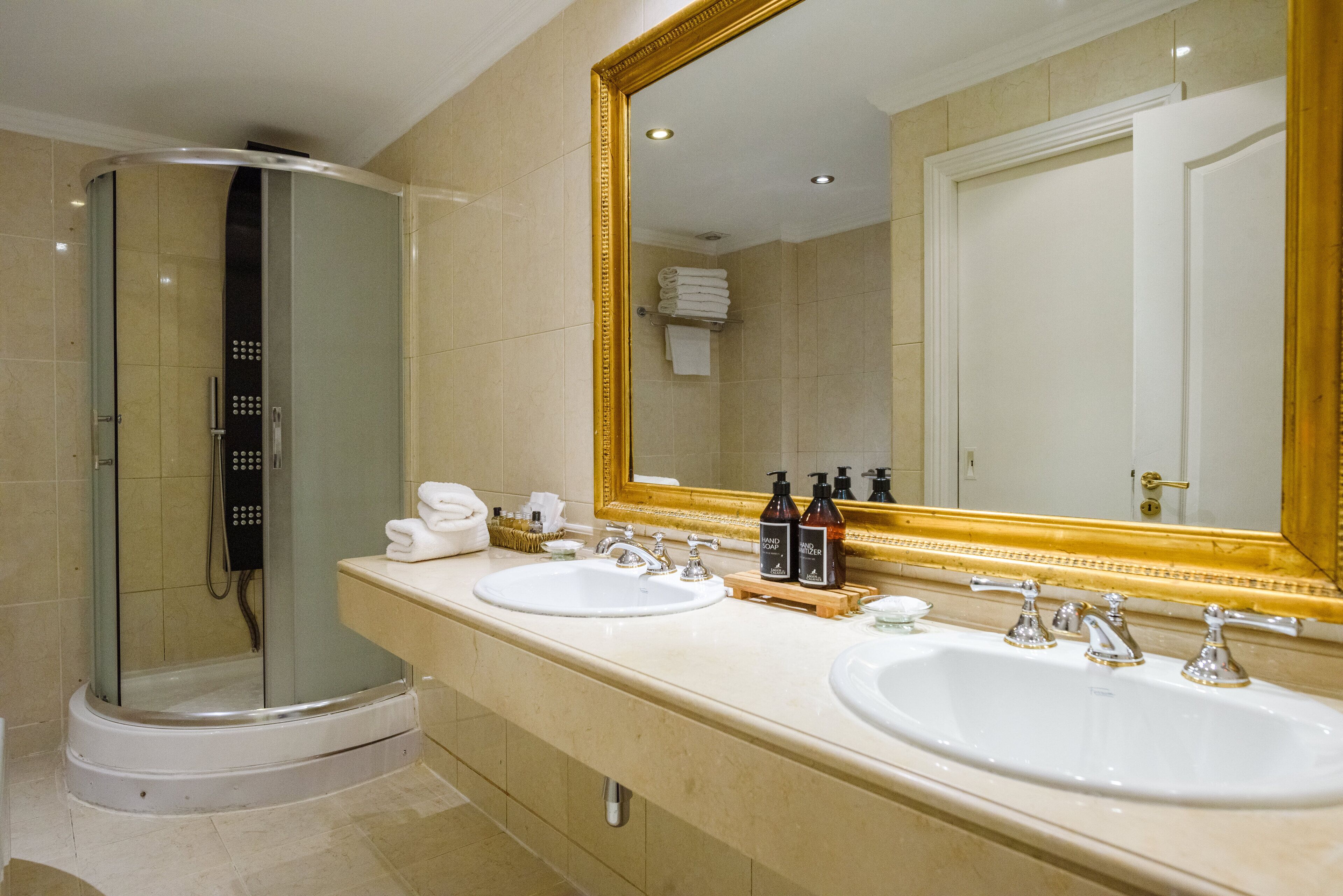 deluxe quadruple room | bathroom | free toiletries, hair dryer, bidet, towels