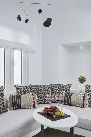 Cosmopolitan Suite - Indoor Jetted Tub