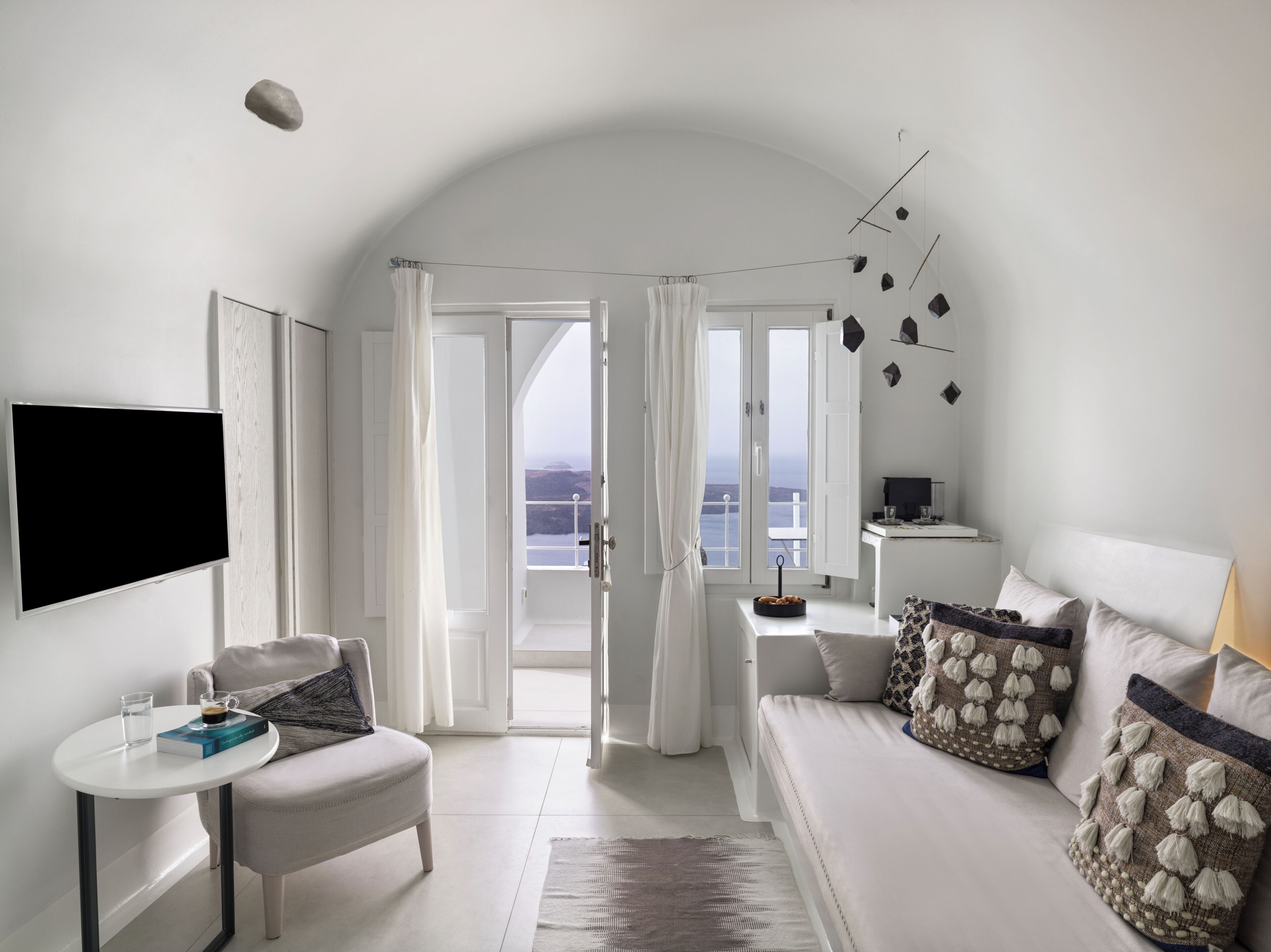 Cosmo Superior with Sea View | 防敏寢具、迷你吧、房內夾萬、遮光窗簾/窗簾