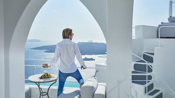 Grand Honeymoon Suite with indoor jetted tub | Exterior