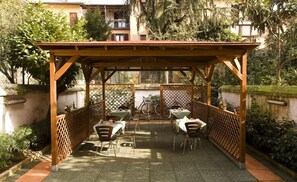 Outdoor dining - Hotel Sabatino (Milan)