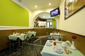 Breakfast area - Hotel Sabatino (Milan)