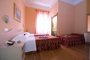 In-room safe, desk, iron/ironing board, free WiFi - Hotel Sabatino (Milan)