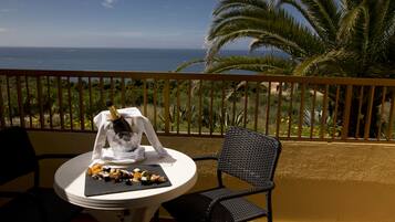 1 soverom, minibar, skrivebord og barnesenger (inkludert)