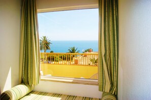 1 bedroom, minibar, desk, free cribs/infant beds